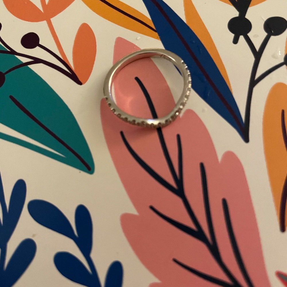 Diamond ring - Picture 1 of 4
